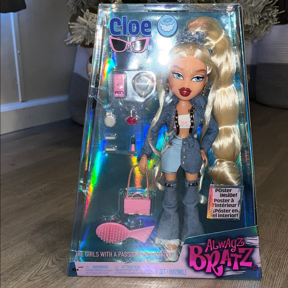 Bratz Cloe Doll with Accessories - Blonde and Blue